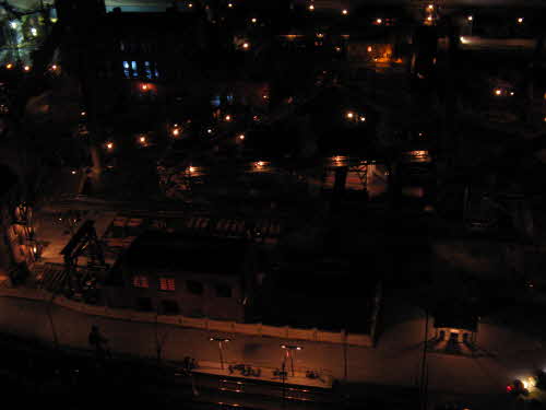Eine Luftaufnahme bei Nacht